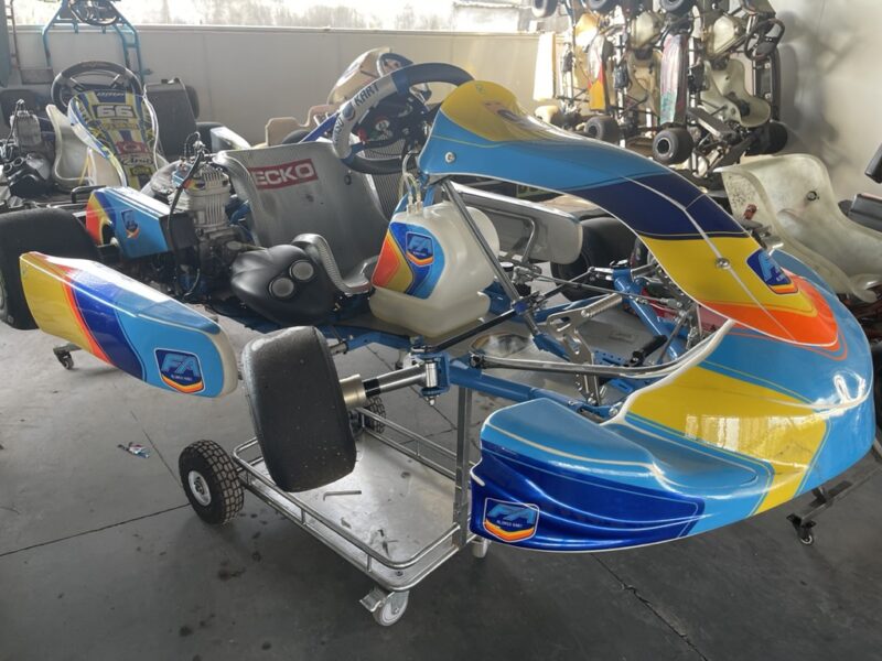 中国でカート】2023/8/06 中山ACE RACING CLUBカート場でレーシングカートの練習をしています | 小龍茶館